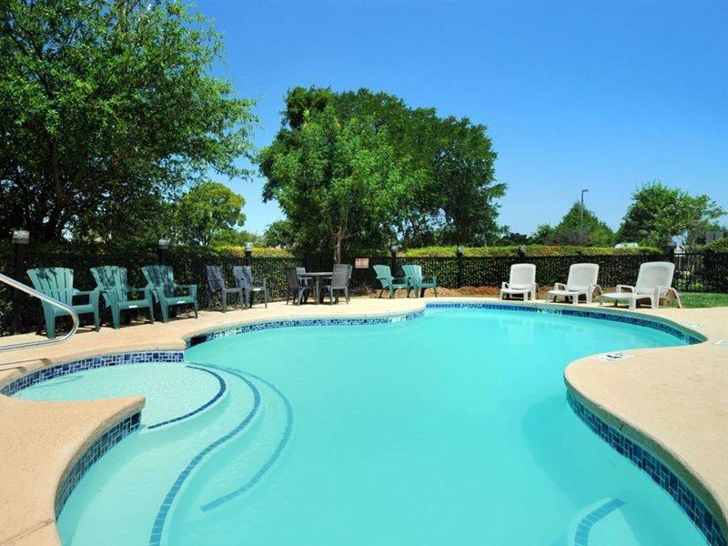 Travelodge By Wyndham Arlington/Dallas Area Exterior photo