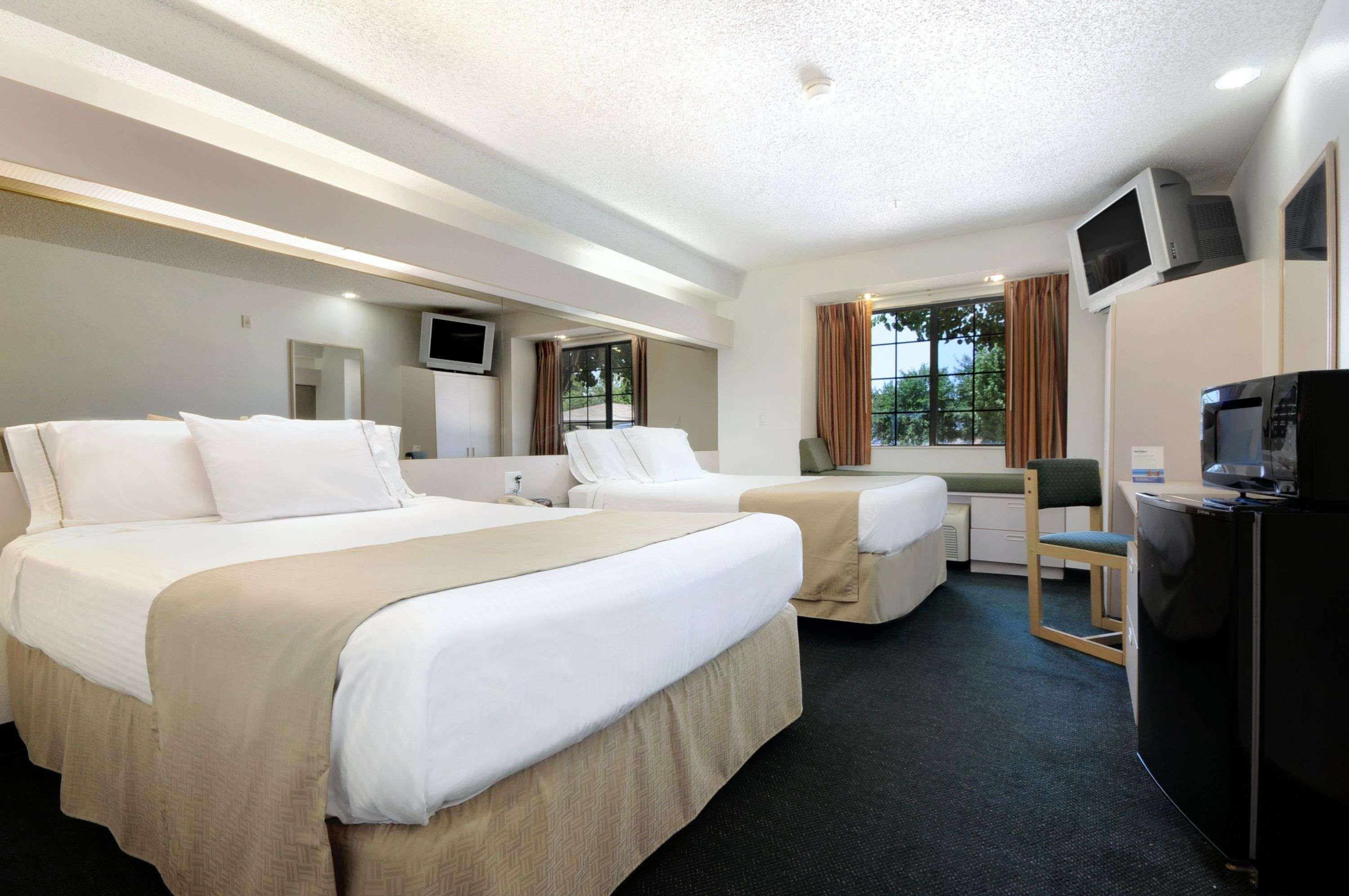 Travelodge By Wyndham Arlington/Dallas Area Room photo