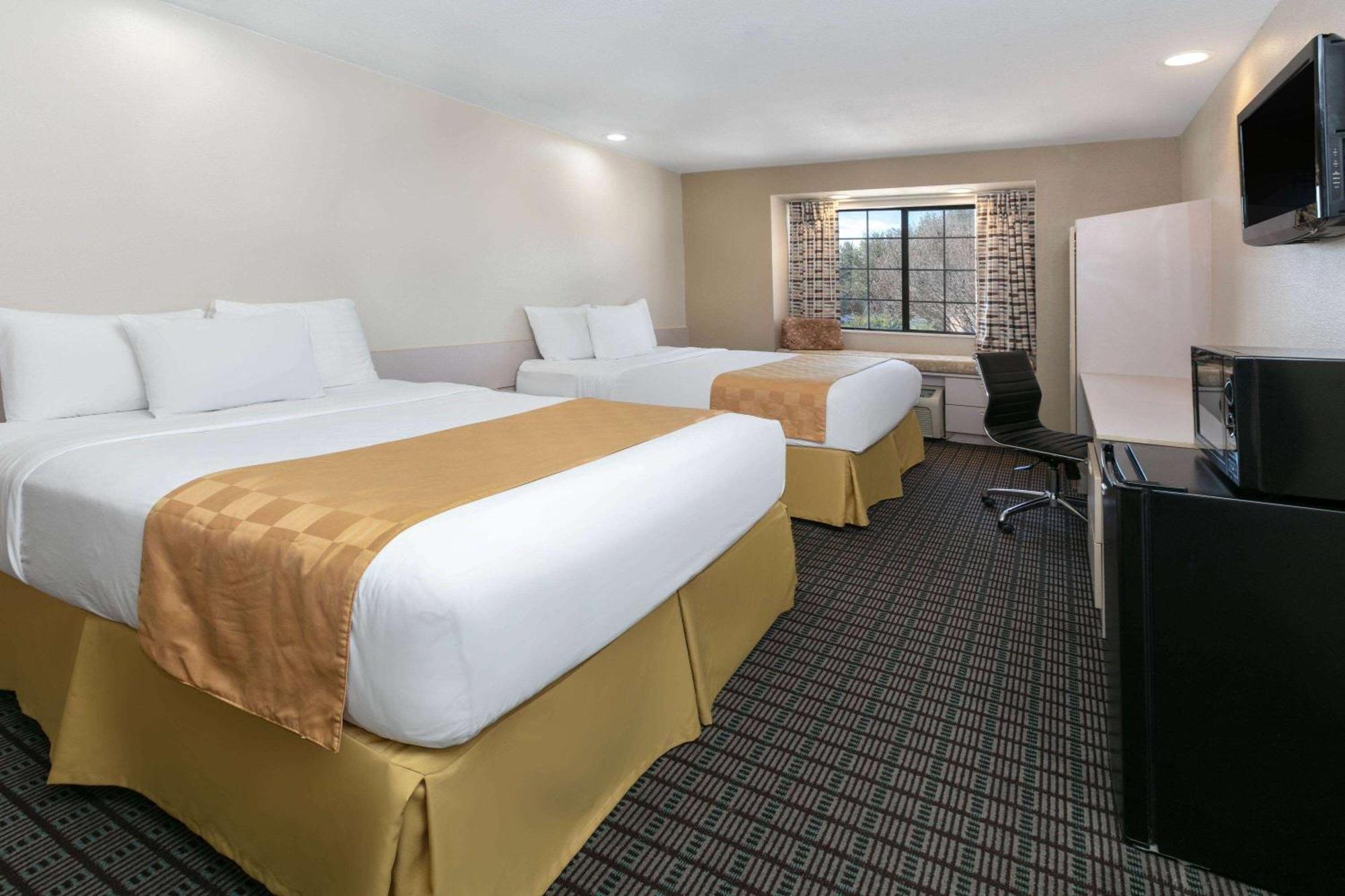 Travelodge By Wyndham Arlington/Dallas Area Exterior photo
