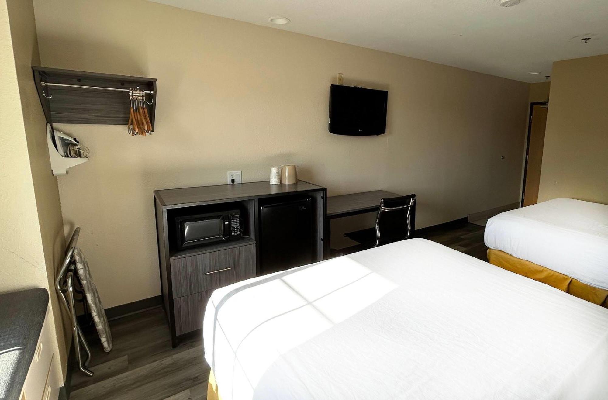 Travelodge By Wyndham Arlington/Dallas Area Exterior photo