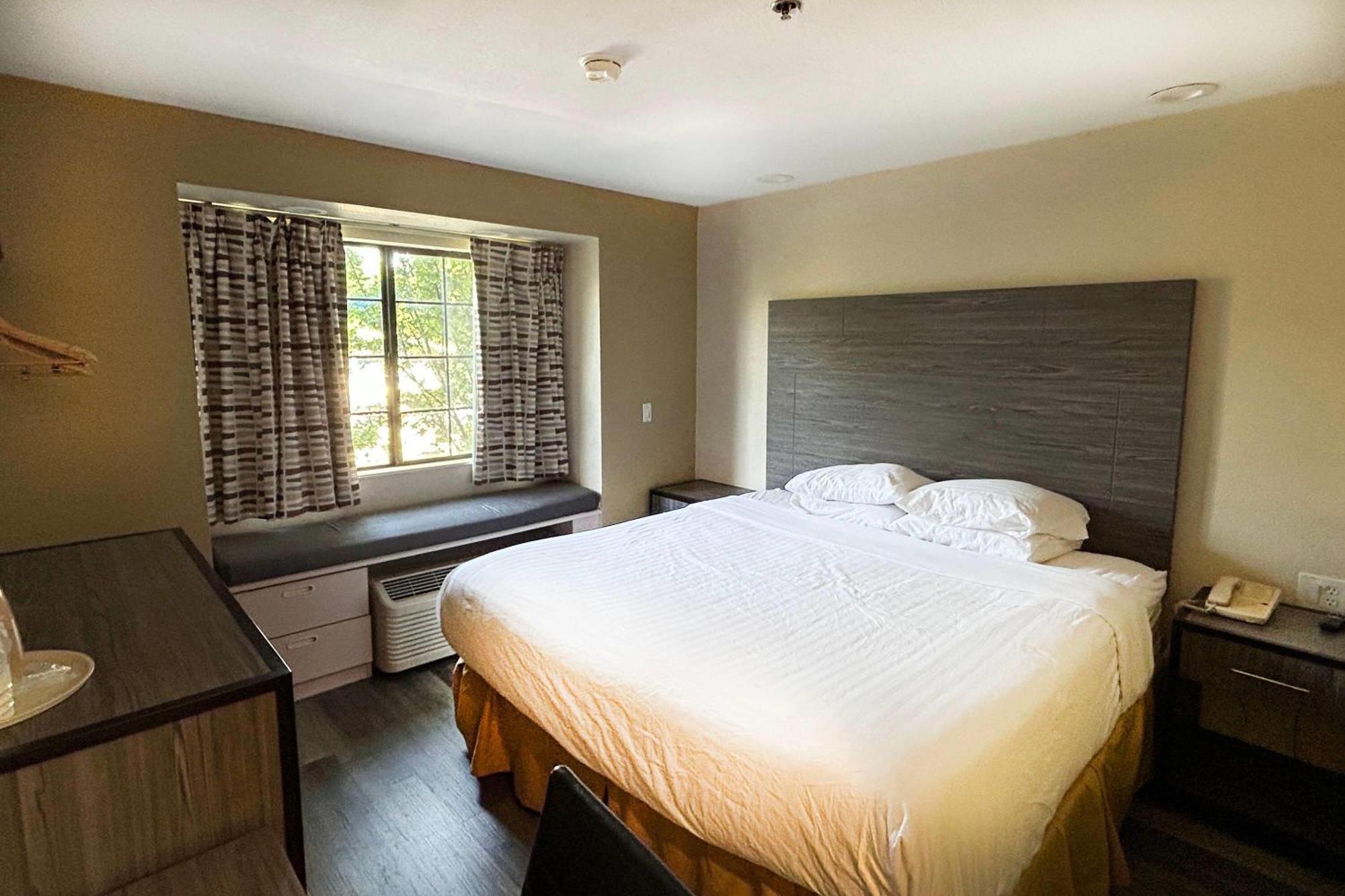 Travelodge By Wyndham Arlington/Dallas Area Exterior photo